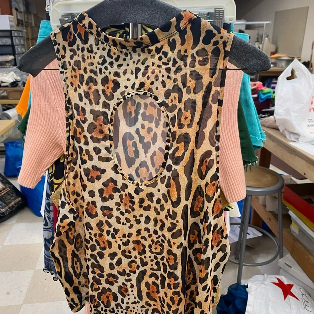 Top - Picture 2 of 2